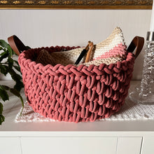 Ladda upp bild till gallerivisning, Materialkit - "Vendela" Virka en stor korg med handtag