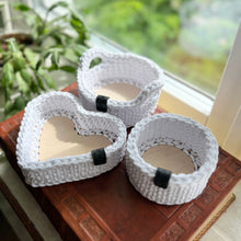 Ladda upp bild till gallerivisning, Materialkit - "Ylva" virka tre små korgar