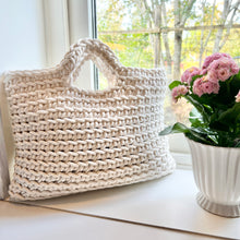 Ladda upp bild till gallerivisning, Materialkit - "Luna" virka en väska i Premium-garnet