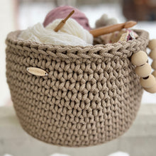 Ladda upp bild till gallerivisning, Materialkit - "Tove" virka en hög korg med handtag av träpärlor