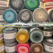 Ladda upp bild till gallerivisning, Materialkit - "Diana" virka grytlappar i dubbelvirkning