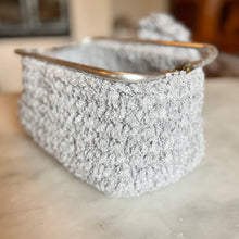 Ladda upp bild till gallerivisning, Materialkit "Hedda" en necessär och en matta i frottégarn