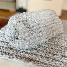 Ladda upp bild till gallerivisning, Materialkit "Hedda" en necessär och en matta i frottégarn