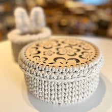 Ladda upp bild till gallerivisning, Materialkit - "Bunny" virka en påskhare-korg och en rund med lock