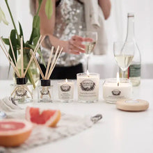 Ladda upp bild till gallerivisning, Doft-massageljus Bubbel & Rosa Grapefrukt, 18 timmar