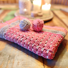 Ladda upp bild till gallerivisning, Materialkit - "Chloe" virka en babyfilt i Blockstitch