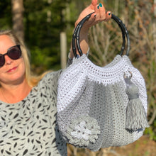 Ladda upp bild till gallerivisning, Materialkit - "Alice" virka handväskan med runda handtag