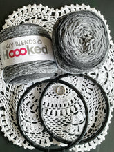 Ladda upp bild till gallerivisning, Materialkit - "Alice" virka handväskan med runda handtag