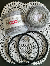 Ladda upp bild till gallerivisning, Materialkit - "Alice" virka handväskan med runda handtag