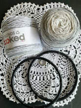 Ladda upp bild till gallerivisning, Materialkit - "Alice" virka handväskan med runda handtag