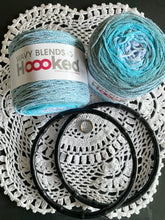 Ladda upp bild till gallerivisning, Materialkit - "Alice" virka handväskan med runda handtag