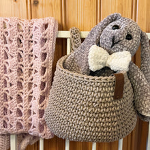 Ladda upp bild till gallerivisning, Materialkit - "Beata" virka en korg att hänga på spjälsängen