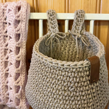 Ladda upp bild till gallerivisning, Materialkit - "Beata" virka en korg att hänga på spjälsängen
