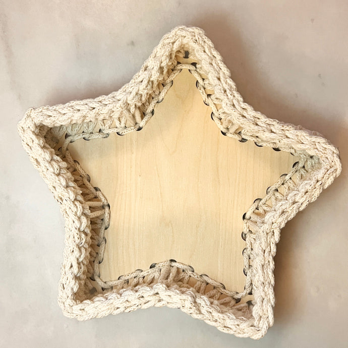 Virka en stjärna till en korg