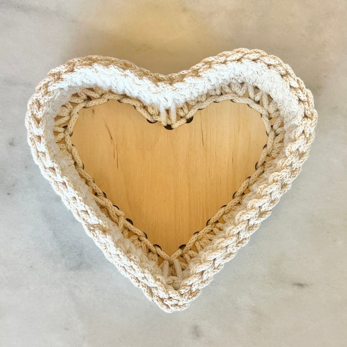 Virka ett hjärta som blir en korg