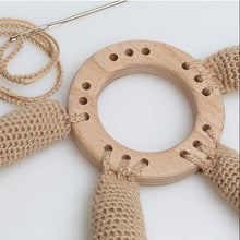 Ladda upp bild till gallerivisning, Materialkit - Virka en aktivitetskanin
