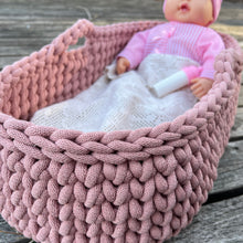 Ladda upp bild till gallerivisning, Materialkit - "Corinne" virka en Dockbädd 52x27cm i Jumbogarnet
