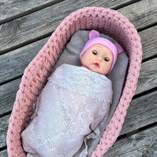 Ladda upp bild till gallerivisning, Materialkit - "Corinne" virka en Dockbädd 52x27cm i Jumbogarnet
