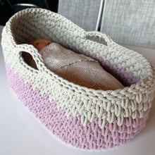 Ladda upp bild till gallerivisning, Materialkit - "Skrållan" virka en Dockbädd 42x27cm i Premiumgarnet
