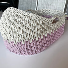 Ladda upp bild till gallerivisning, Materialkit - "Skrållan" virka en Dockbädd 42x27cm i Premiumgarnet
