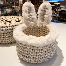 Ladda upp bild till gallerivisning, Materialkit - &quot;Bunny&quot; virka en påskhare-korg och en rund med lock
