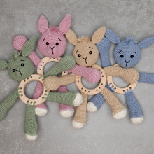 Ladda upp bild till gallerivisning, Materialkit - Virka en aktivitetskanin
